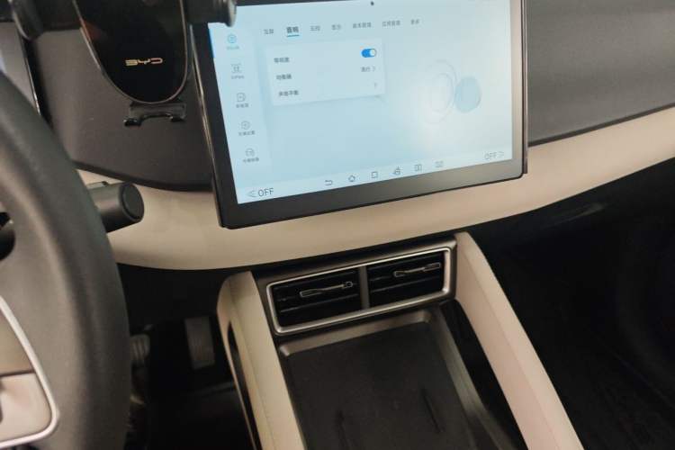Used BYD Yuan UP 2024 401 km Active Version Audio And AC Panel