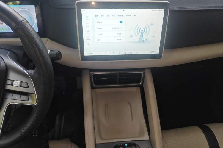 Used BYD Yuan UP 2024 401 km Active Version Audio And AC Panel
