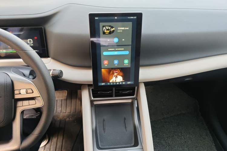 Used BYD Yuan UP 2024 401 km Active Version Audio And AC Panel