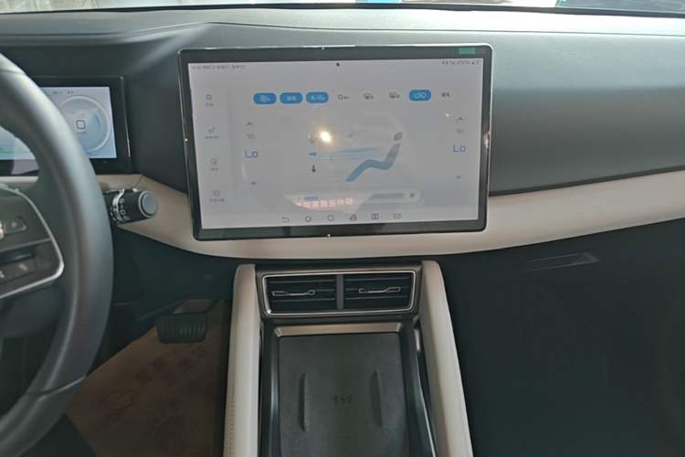 Used BYD Yuan UP 2024 401KM Beyond Edition Audio And AC Panel