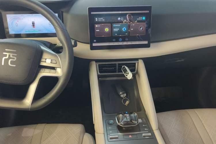 Used BYD Yuan UP 2024 401 km Active Version Audio And AC Panel