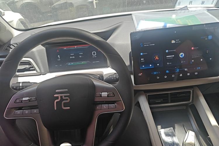 Used BYD Yuan UP 2024 401KM Leading Edition Center Console