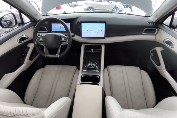Used BYD Yuan UP 2024 401 km Active Version Center Console