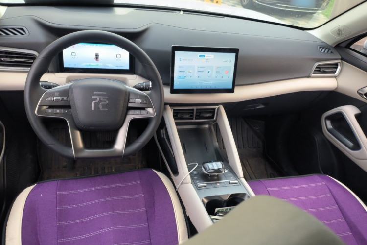 Used BYD Yuan UP 2024 401 km Active Version Center Console