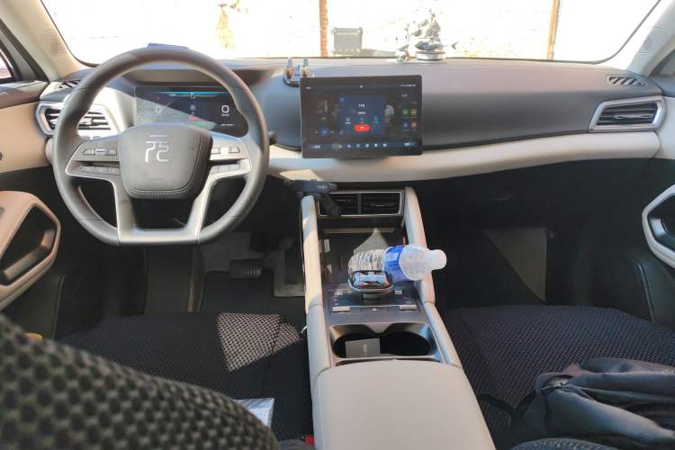 Used BYD Yuan UP 2024 301KM Leading Edition Center Console
