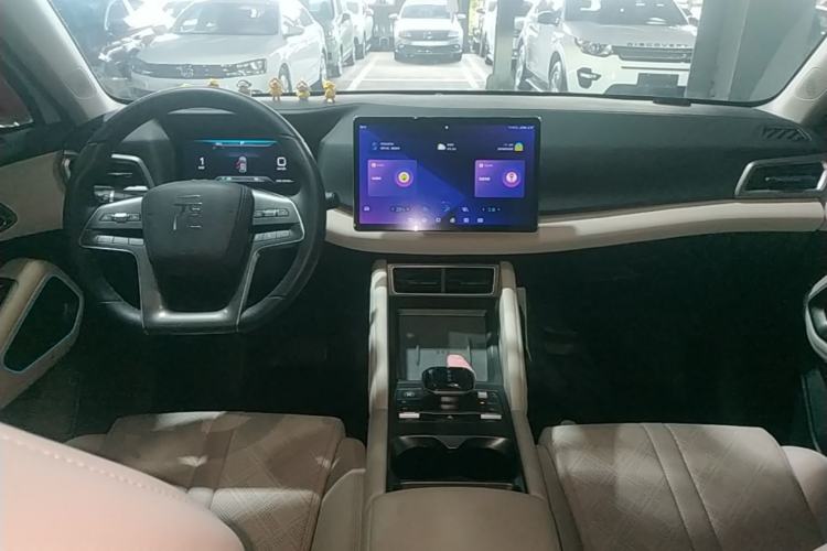 Used BYD Yuan UP 2024 401KM Beyond Edition Center Console