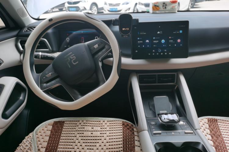 Used BYD Yuan UP 2024 401 km Active Version Center Console
