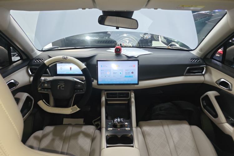Used BYD Yuan UP 2024 401KM Leading Edition Center Console