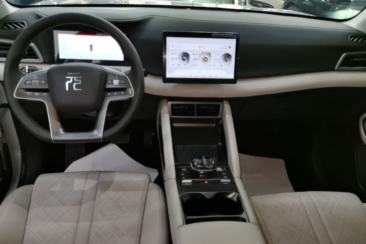 Used BYD Yuan UP 2024 401 km Active Version Center Console