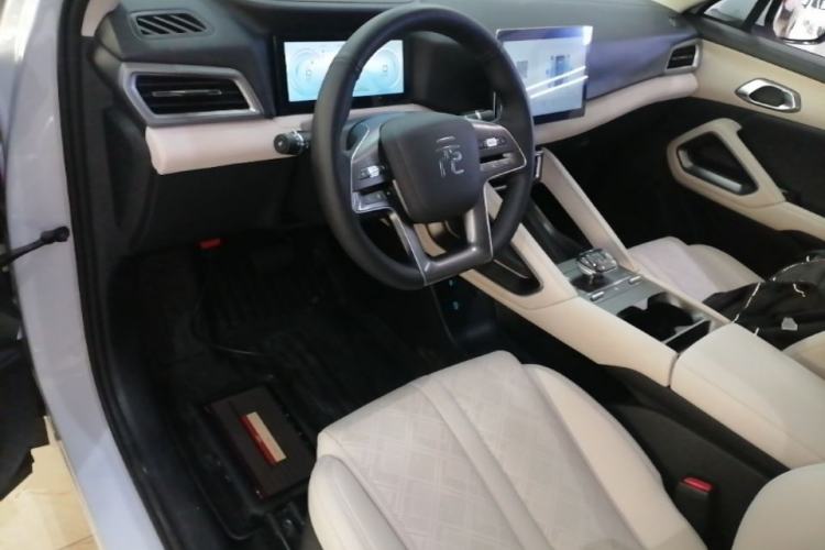 Used BYD Yuan UP 2024 401 km Active Version Center Console