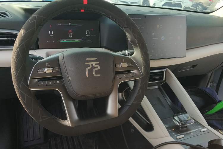 Used BYD Yuan UP 2024 401KM Beyond Edition Center Console
