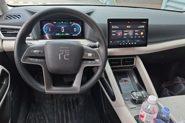 Used BYD Yuan UP 2024 401 km Active Version Center Console