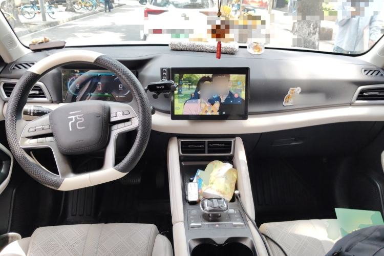 Used BYD Yuan UP 2024 401 km Active Version Center Console