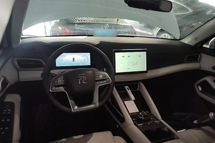 Used BYD Yuan UP 2024 401 km Active Version Center Console