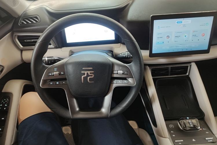 Used BYD Yuan UP 2024 401 km Active Version Center Console