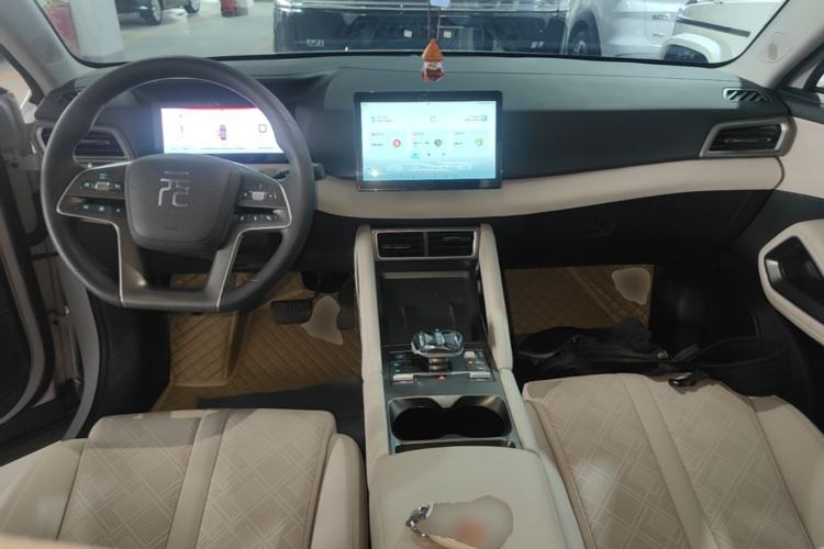 Used BYD Yuan UP 2024 401 km Active Version Center Console