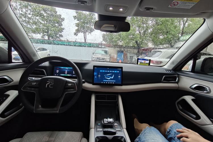 Used BYD Yuan UP 2024 401 km Active Version Center Console