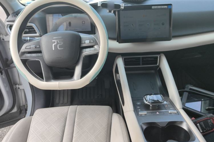 Used BYD Yuan UP 2024 401 km Active Version Center Console