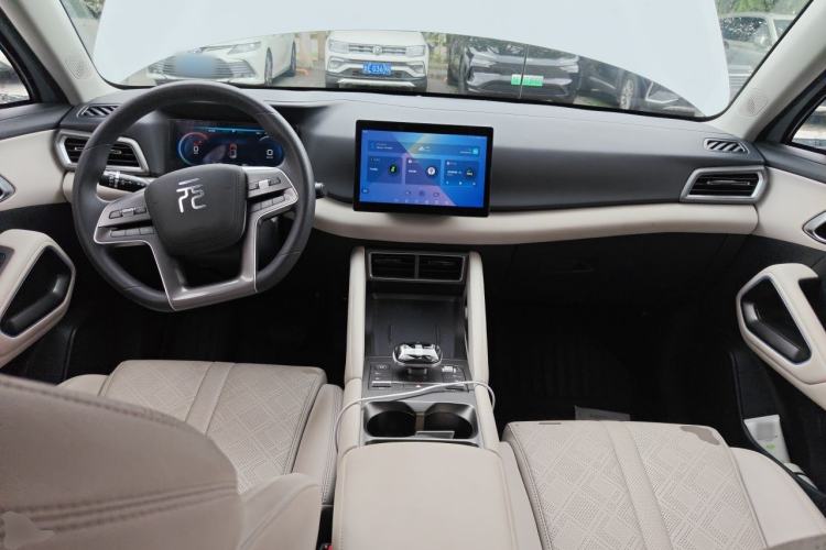 Used BYD Yuan UP 2024 401 km Active Version Center Console