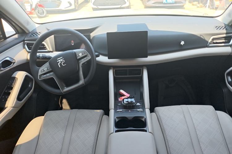 Used BYD Yuan UP 2024 401 km Active Version Center Console