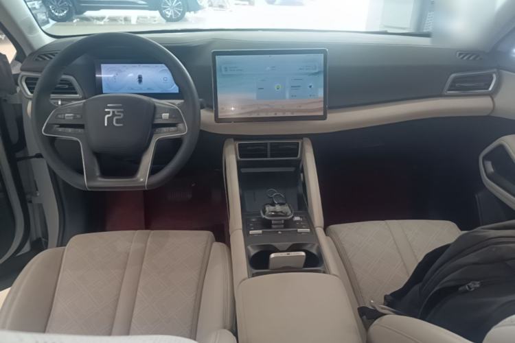 Used BYD Yuan UP 2024 401KM Leading Edition Center Console