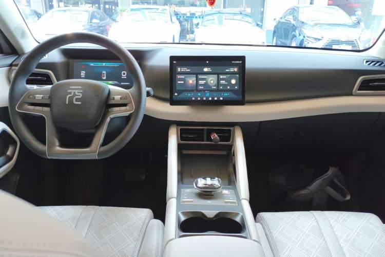 Used BYD Yuan UP 2024 401 km Active Version Center Console