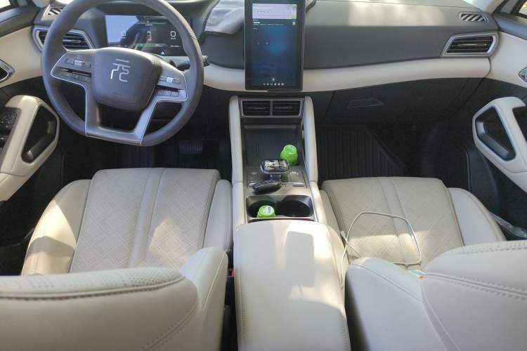 Used BYD Yuan UP 2024 401 km Active Version Center Console