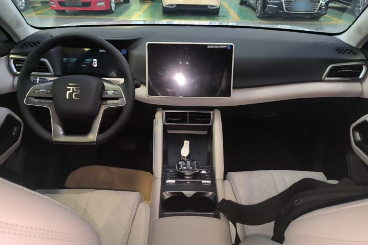 Used BYD Yuan UP 2024 401KM Leading Edition Center Console