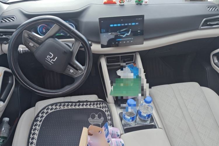 Used BYD Yuan UP 2024 401 km Active Version Center Console