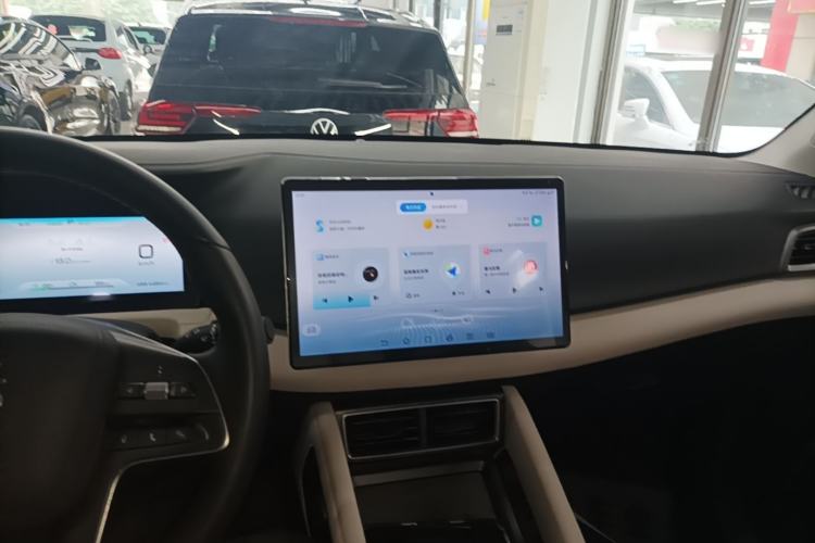 Used BYD Yuan UP 2024 401KM Beyond Edition Center Console