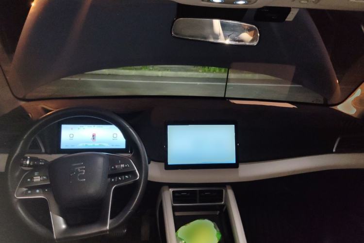 Used BYD Yuan UP 2024 401 km Active Version Center Console