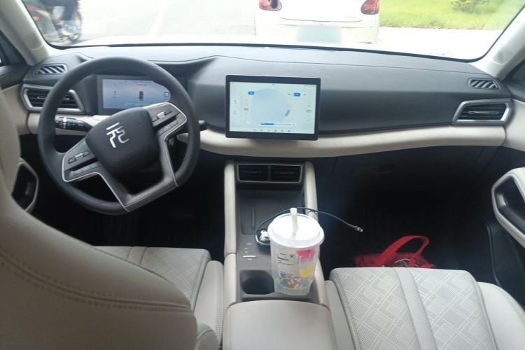 Used BYD Yuan UP 2024 401 km Active Version Center Console