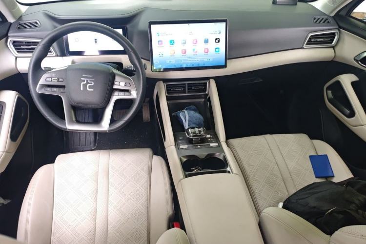 Used BYD Yuan UP 2024 401KM Leading Edition Center Console