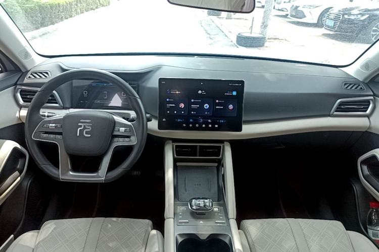Used BYD Yuan UP 2024 401KM Beyond Edition Center Console