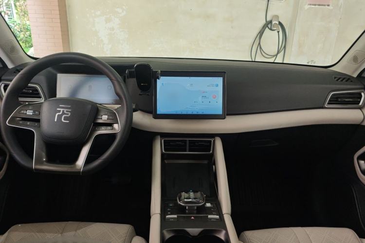 Used BYD Yuan UP 2024 401 km Active Version Center Console
