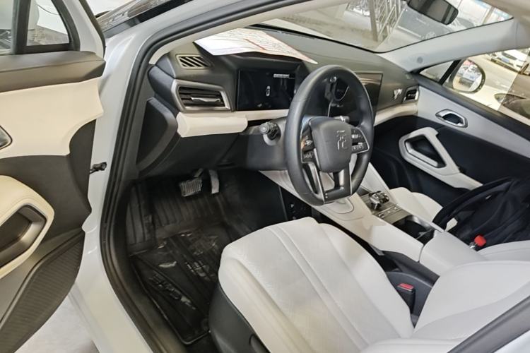 Used BYD Yuan UP 2024 401KM Leading Edition Center Console