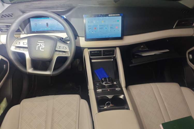 Used BYD Yuan UP 2024 401 km Active Version Center Console