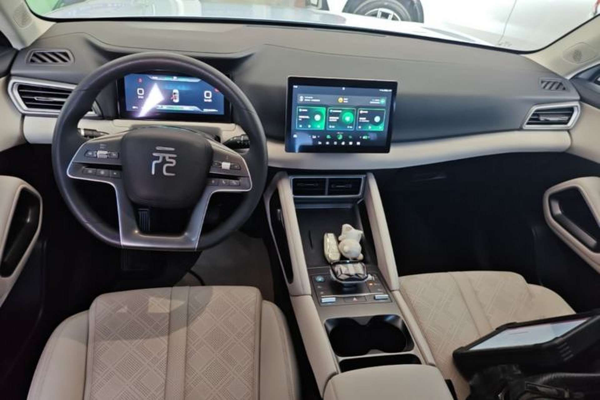 Used BYD Yuan UP 2024 401 km Active Version Center Console