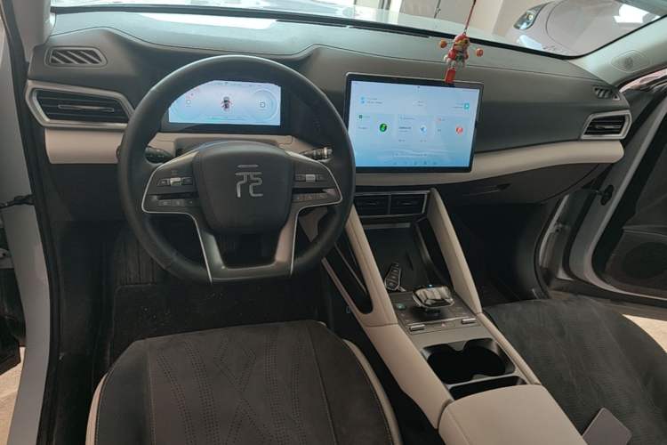 Used BYD Yuan UP 2024 401KM Leading Edition Center Console
