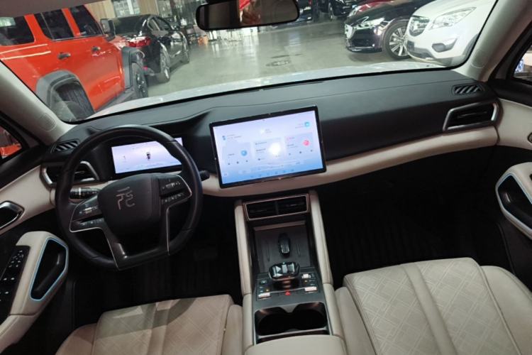 Used BYD Yuan UP 2024 401KM Beyond Edition Center Console
