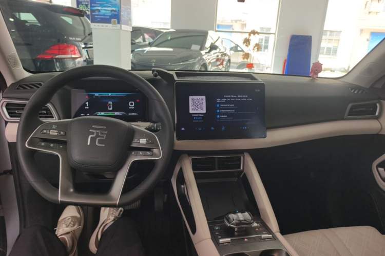 Used BYD Yuan UP 2024 401KM Leading Edition Center Console