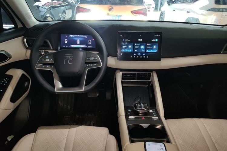 Used BYD Yuan UP 2024 401 km Active Version Center Console