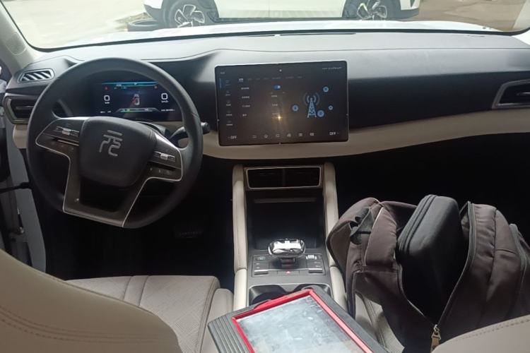 Used BYD Yuan UP 2024 401KM Leading Edition Center Console