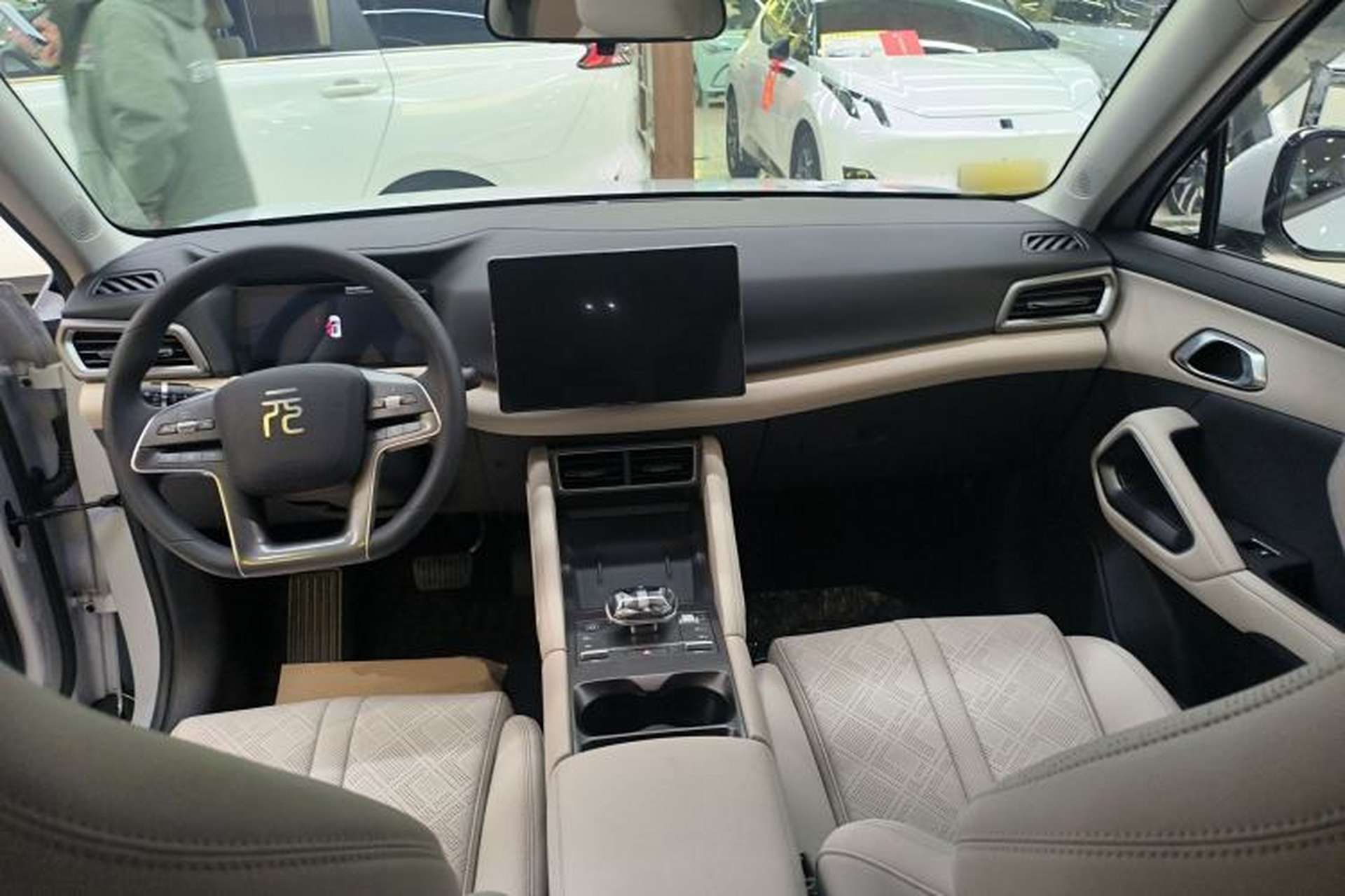 Used BYD Yuan UP 2024 401KM Leading Edition Center Console