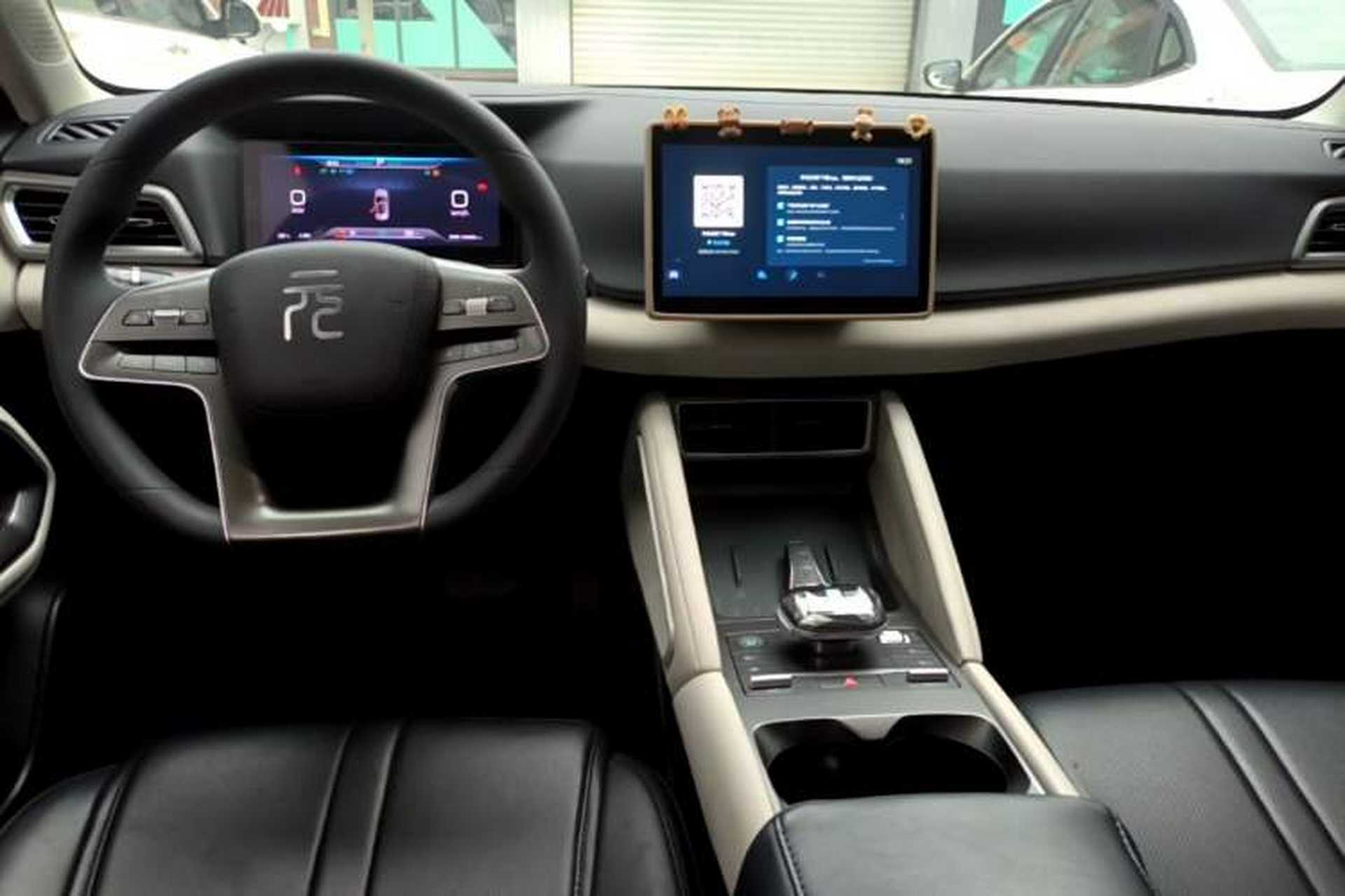 Used BYD Yuan UP 2024 401 km Active Version Center Console