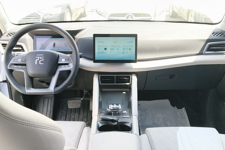 Used BYD Yuan UP 2024 401 km Active Version Center Console