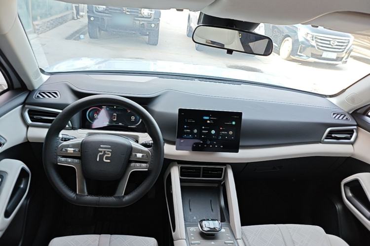 Used BYD Yuan UP 2024 401 km Active Version Center Console
