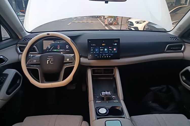 Used BYD Yuan UP 2024 401 km Active Version Center Console
