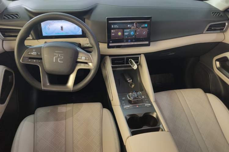 Used BYD Yuan UP 2024 401 km Active Version Center Console