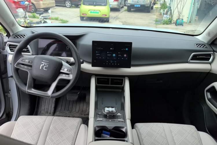 Used BYD Yuan UP 2024 401 km Active Version Center Console